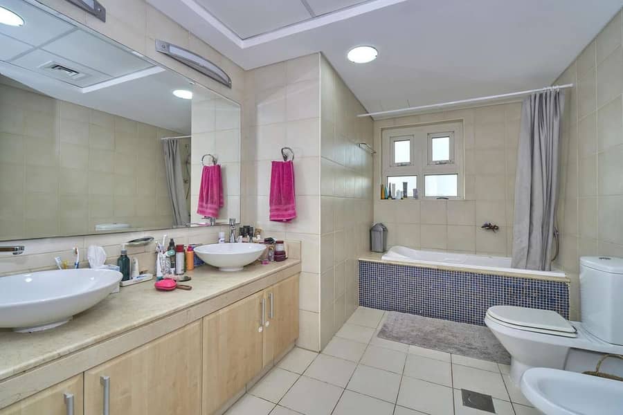 11 Penthouse Level with Partial Sea View on the Palm