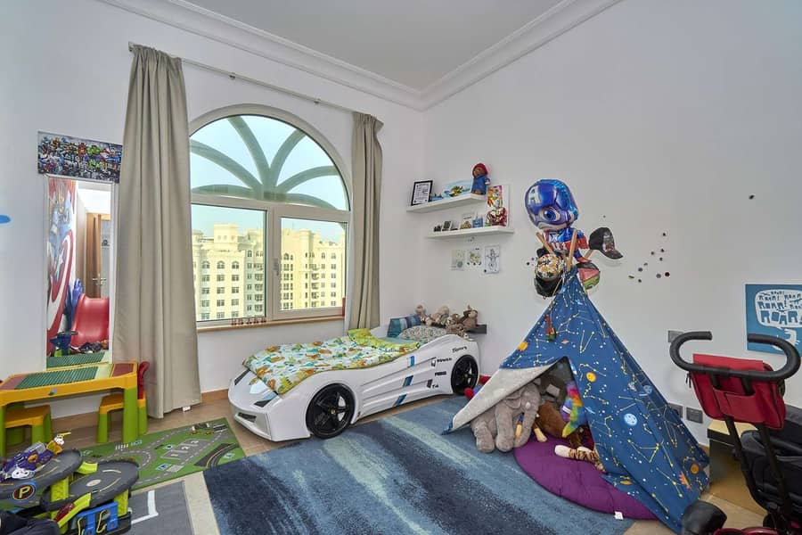 13 Penthouse Level with Partial Sea View on the Palm