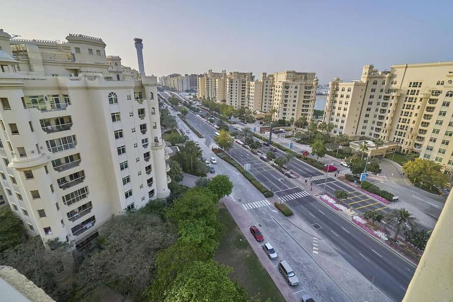 16 Penthouse Level with Partial Sea View on the Palm