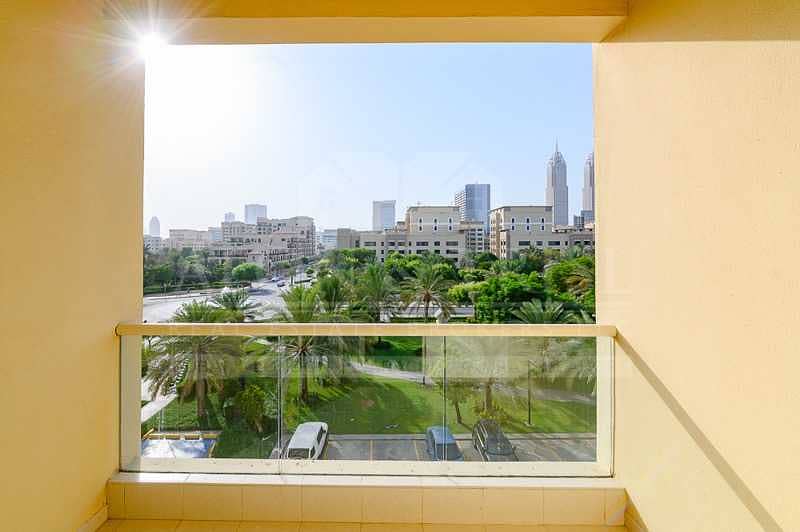 Large Layout with breathtaking view well maintained Large Layout with breathtaking view well maintained