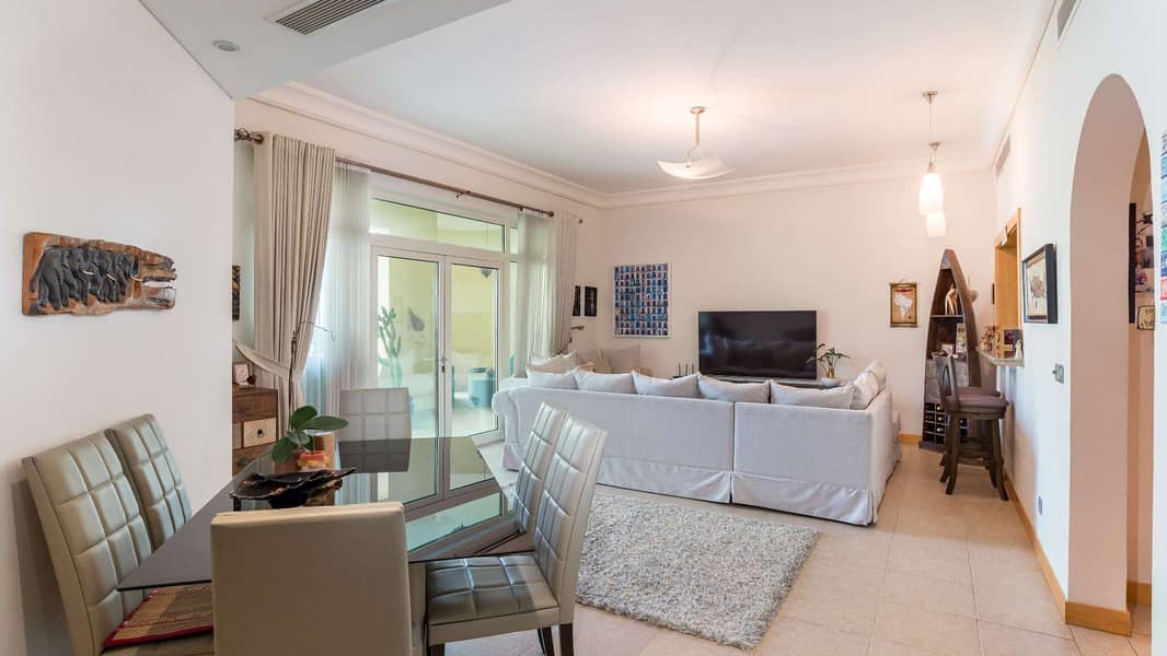 6 Superb unit | Vacant on transfer | Close to Mall