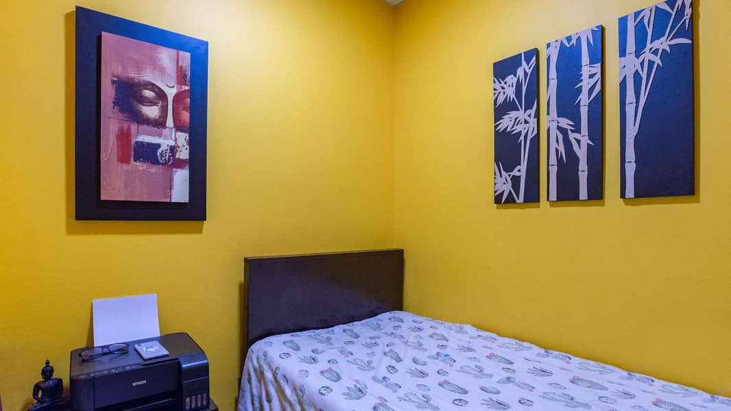 8 Superb unit | Vacant on transfer | Close to Mall