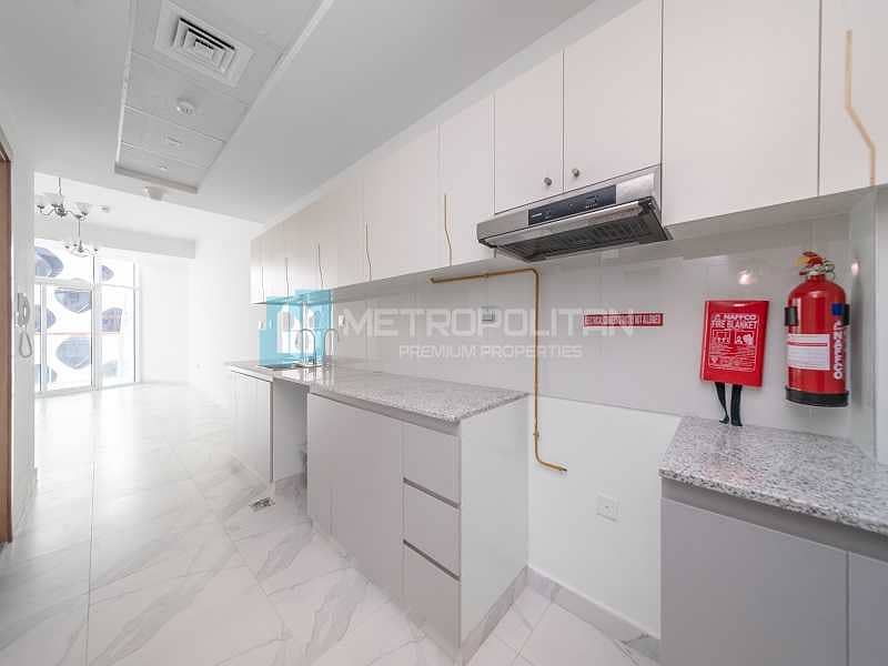 8 Dazzling Canal and Burj View| Cozy Unit| High ROI