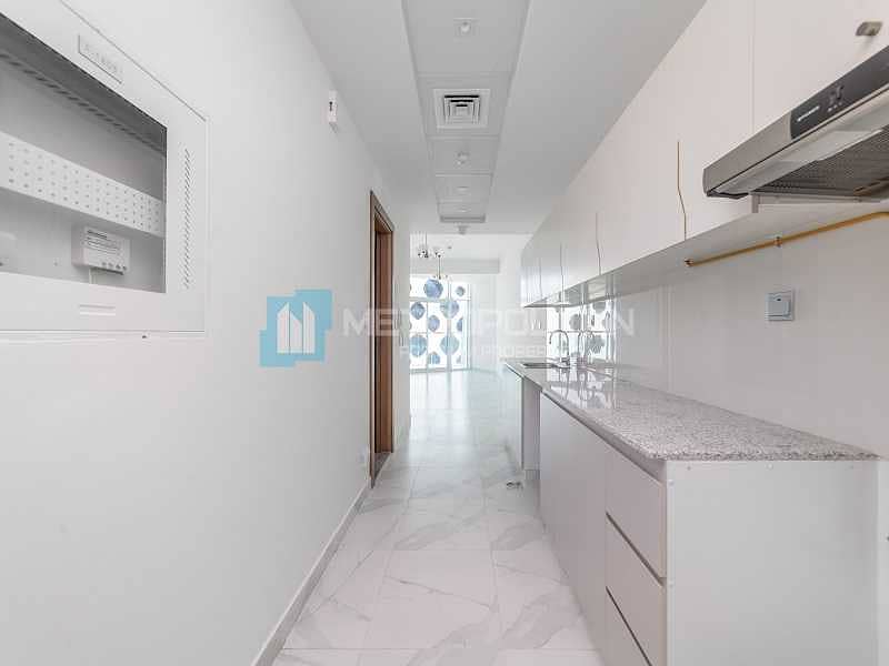 10 Dazzling Canal and Burj View| Cozy Unit| High ROI