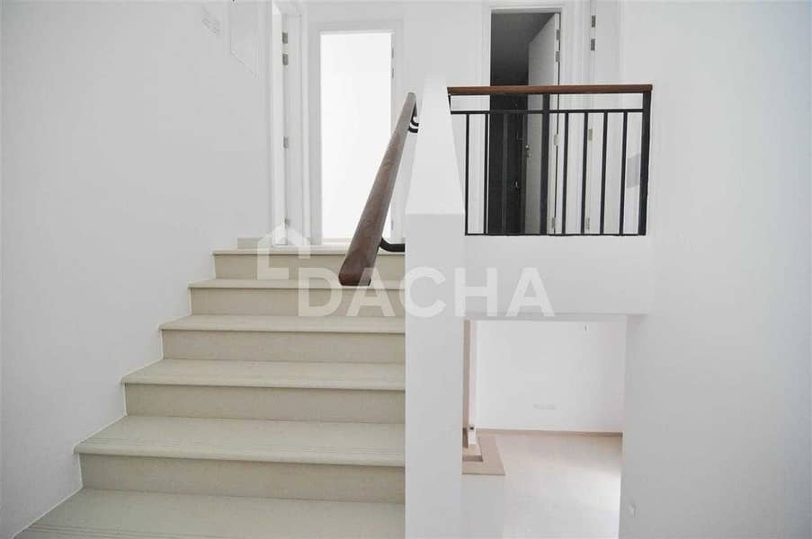 8 Exclusive with Dacha / 3 BR + Maids / Vacant 23/09/21