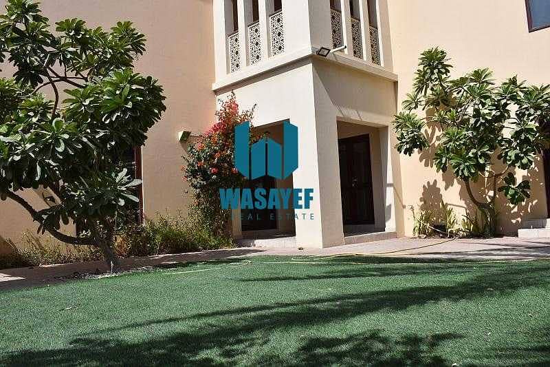 3 Stunning Spacious 4 Bed Villa With Private Garden