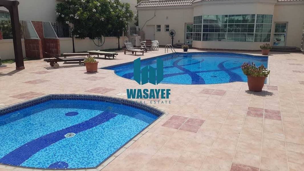 21 Amazing 4 Bed With Private Garden | Share pool & Gym. . .
