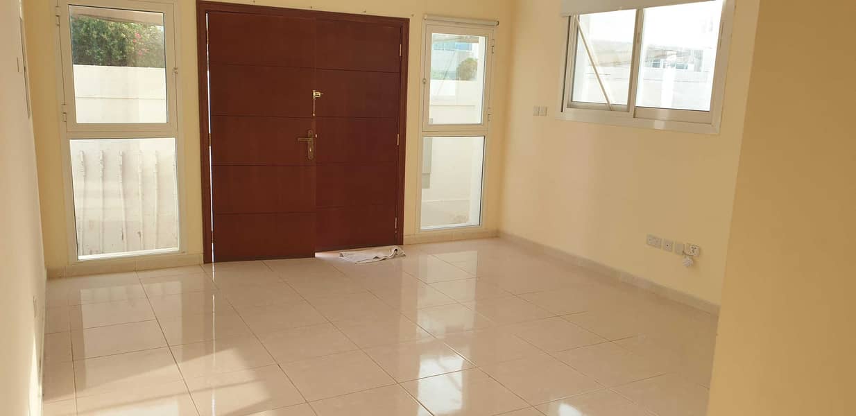 8 GREAT VALUE NEWER INDEPENDENT VILLA IN JUMEIRAH 1