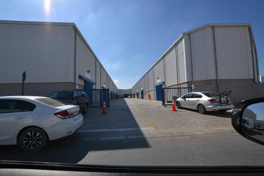 10 Clean and well maintained warehouse  |  Maintenance free  |  24/7  security |  Cleaning facility | Easy access