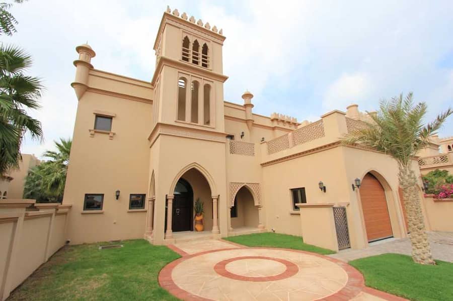 A Stunning and Spacious 3 Bed Villa for Rent in Canal Cove @ The Palm Jumeirah