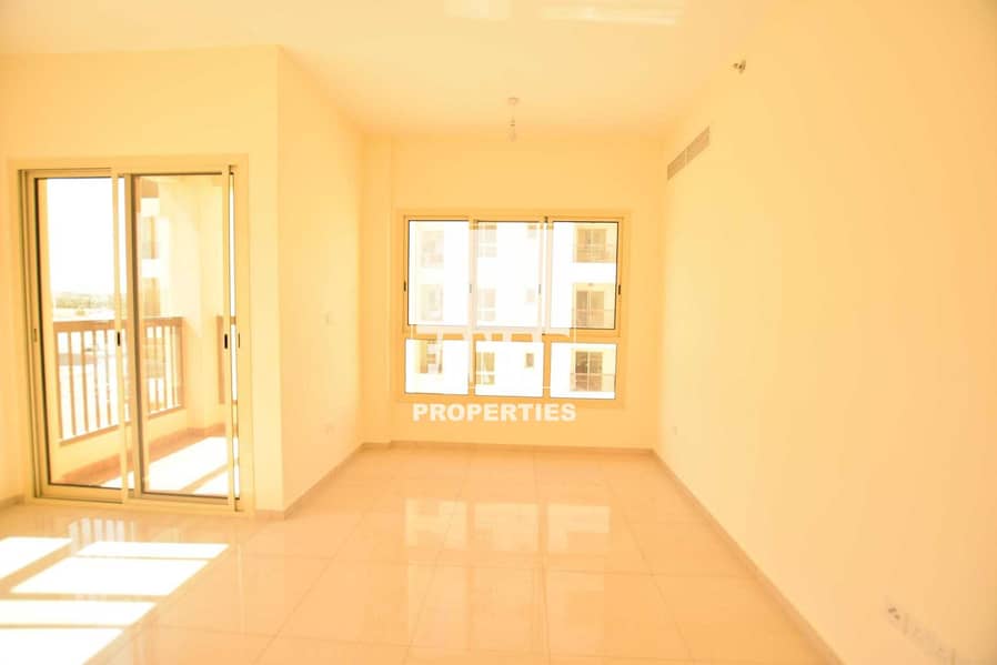 Hot Price | Huge 3BR Apt with Maids and Store Rm. Hot Price | Huge 3BR Apt with Maids and Store Rm.