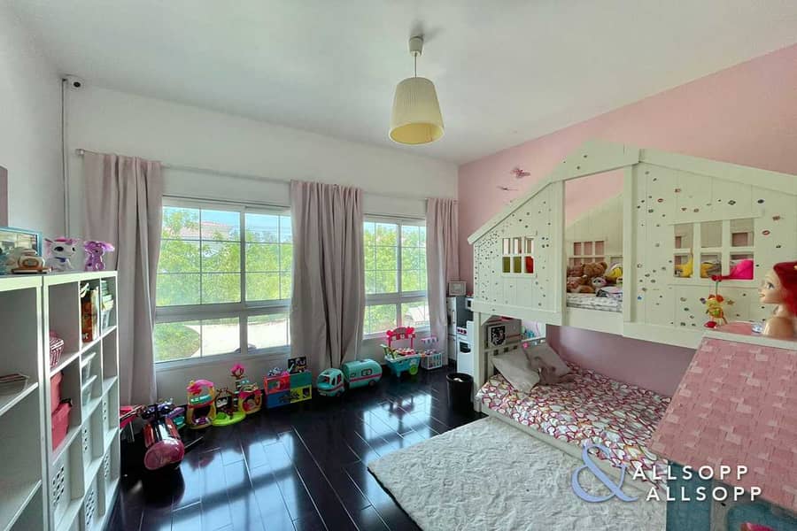 18 VOT | Beautifully Upgraded | 3 Beds + Maid