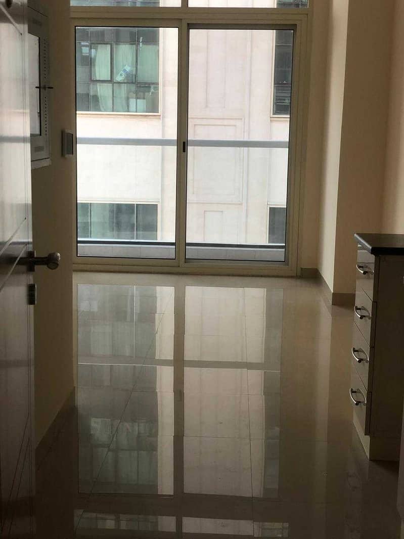 Stunning Studio with Balcony For Rent | Uniestate Millennium Tower