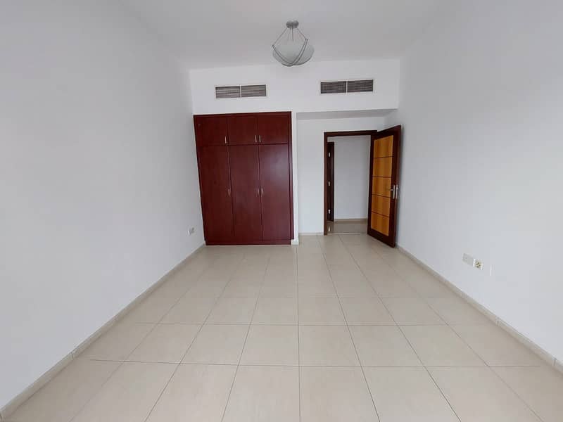 2 1 Month Free LARGE 3 Bedrooms Hall in Jumeirah 1