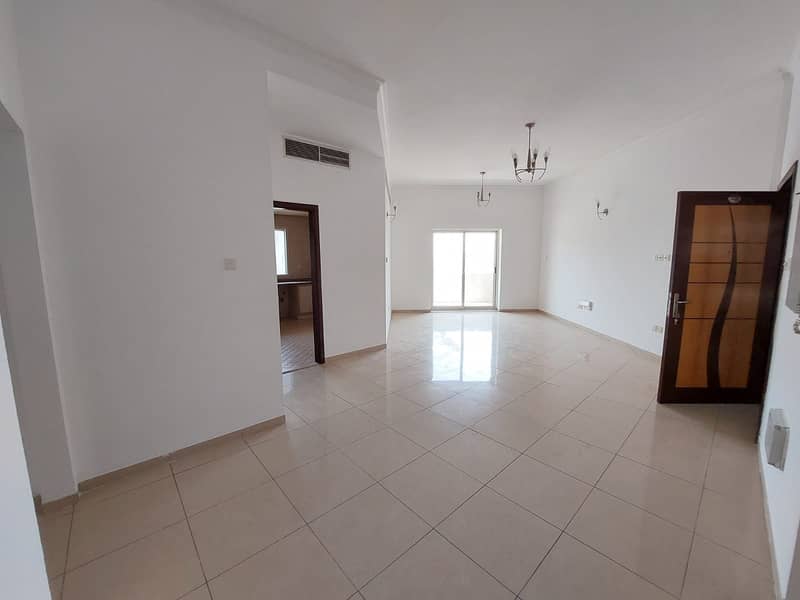 14 1 Month Free LARGE 3 Bedrooms Hall in Jumeirah 1