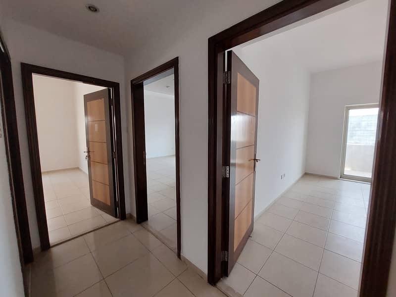 19 1 Month Free LARGE 3 Bedrooms Hall in Jumeirah 1