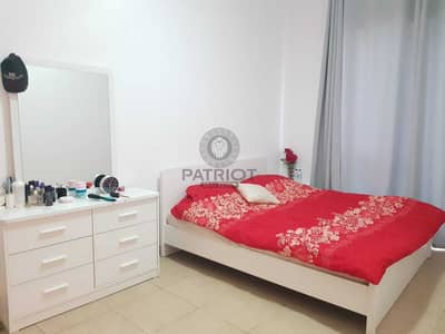 SEA VIEW  SEMI  FURNISHED 2BHK CLOSE TO METRO