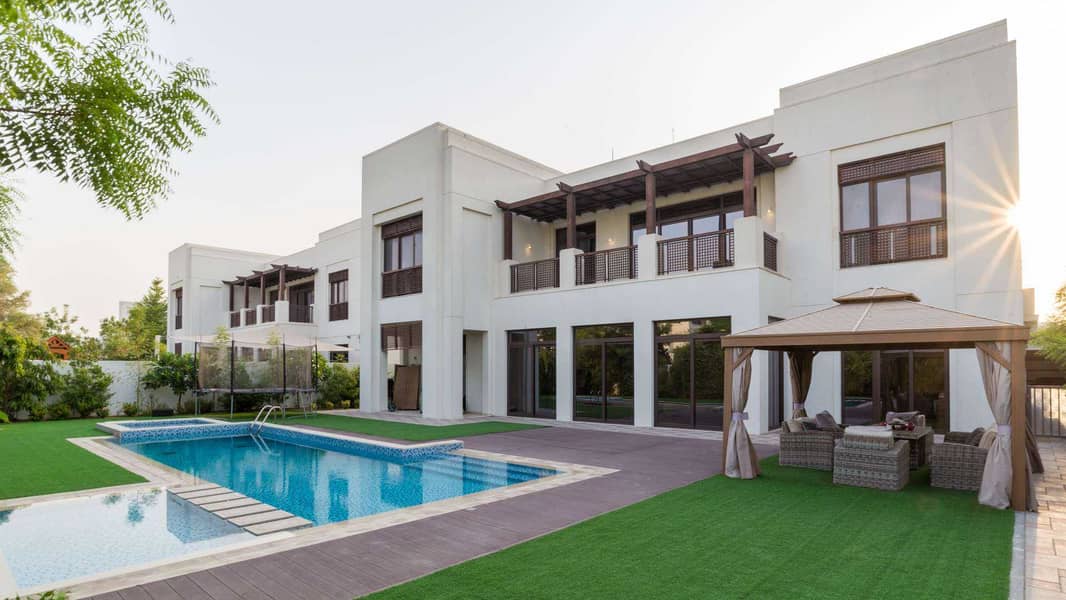 Modern Arabic-Style Villa Close to Lagoon