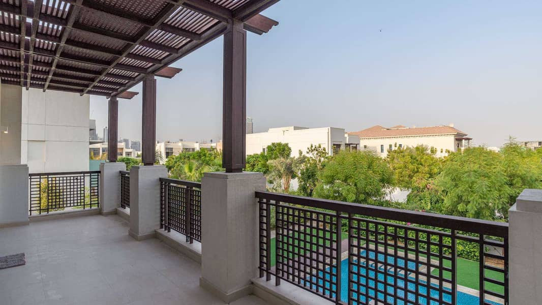 12 Modern Arabic-Style Villa Close to Lagoon