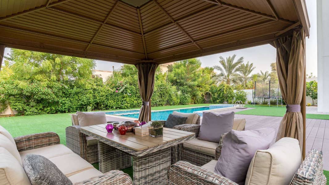19 Modern Arabic-Style Villa Close to Lagoon