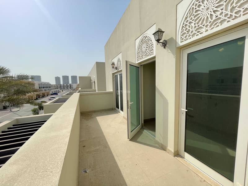 ONE MONTH FREE!!! | STUNNING 3 BEDROOM UNIT | CLOSE TO METRO STATION ONE MONTH FREE!!! | STUNNING 3 BEDROOM UNIT | CLOSE TO METRO STATION
