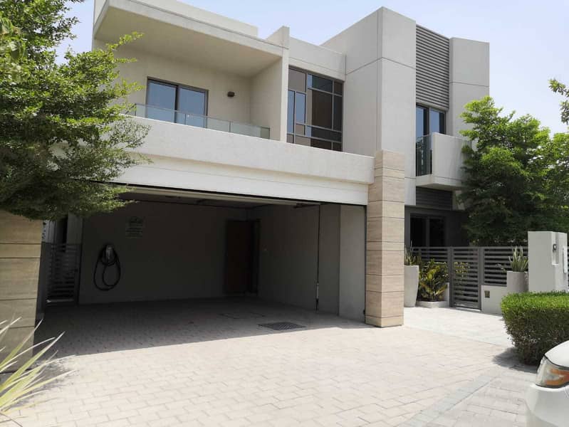 A very luxurious villa with a payment plan of 5 years in the best areas of Sharjah