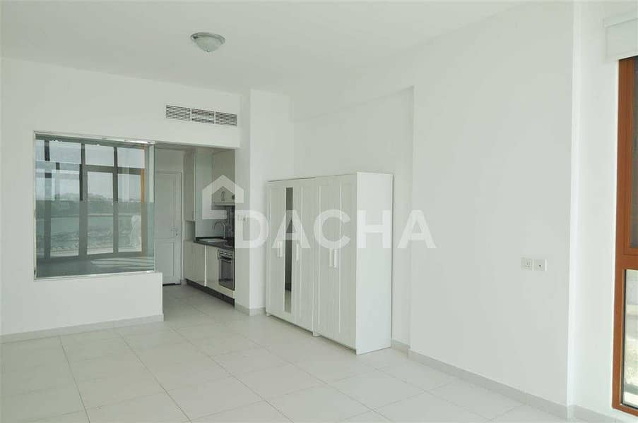 9 Corner unit / multiple Cheques / huge balcony