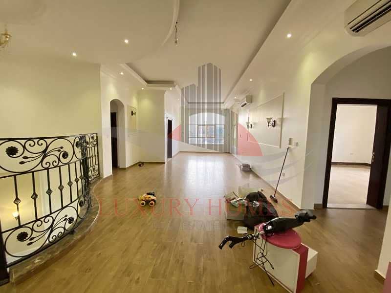 22 Meticulously Independnet Villa with Kids Play Area