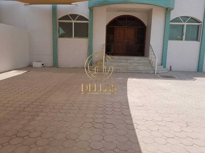 2 Villa in Abu Dhabi - Al Mushrif