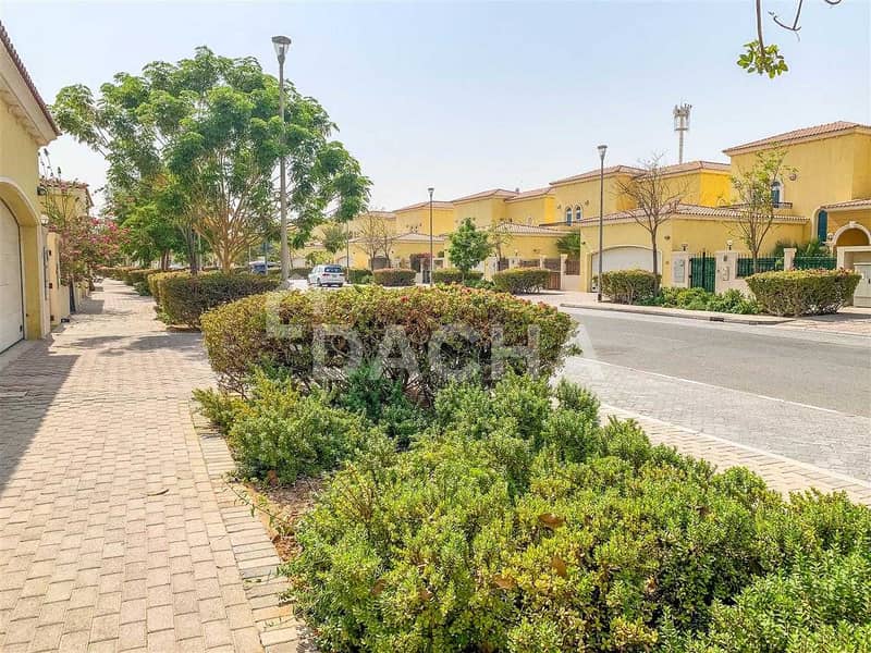 10 Spacious Villa / Great Access to Main Roads / Near new Pavilion