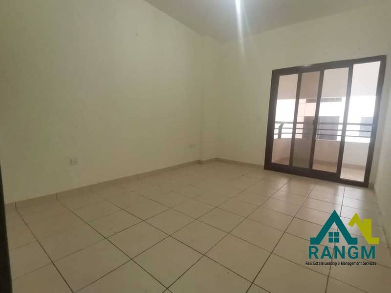 6 Stunning 3bedroom duplex! With a huge balcony + storage room  + Laundry room + in corniche.
