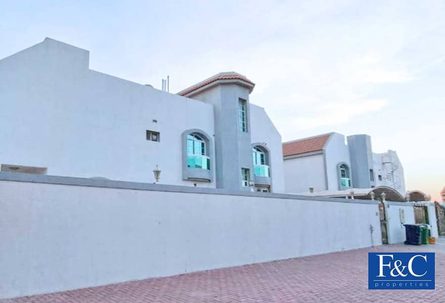 10 Large 5 bedroom villa with Large Terrace