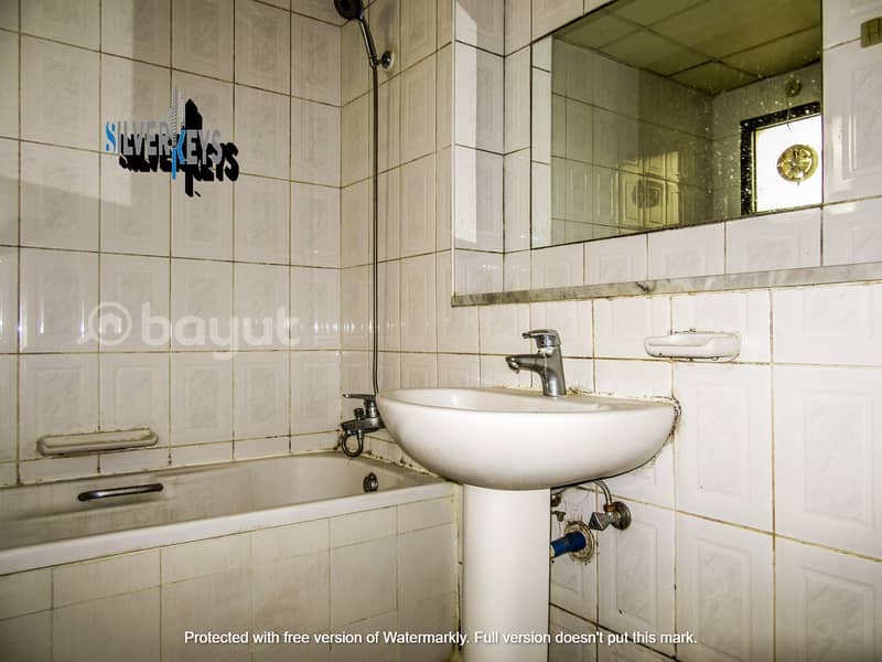 14 2000sqft 3 BHK FLAT IN DAMASCUS STREET AREA