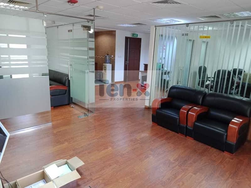 2 A beautiful fitted office with partitions  on middle floor