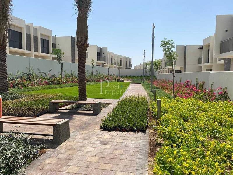 R2M CORNER VILLA | SINGLE ROW | NEXT TO PARK R2M CORNER VILLA | SINGLE ROW | NEXT TO PARK