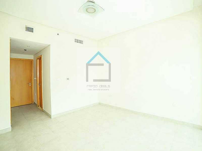 6 Well maintained 1BR facing SZR @ Madina Tower
