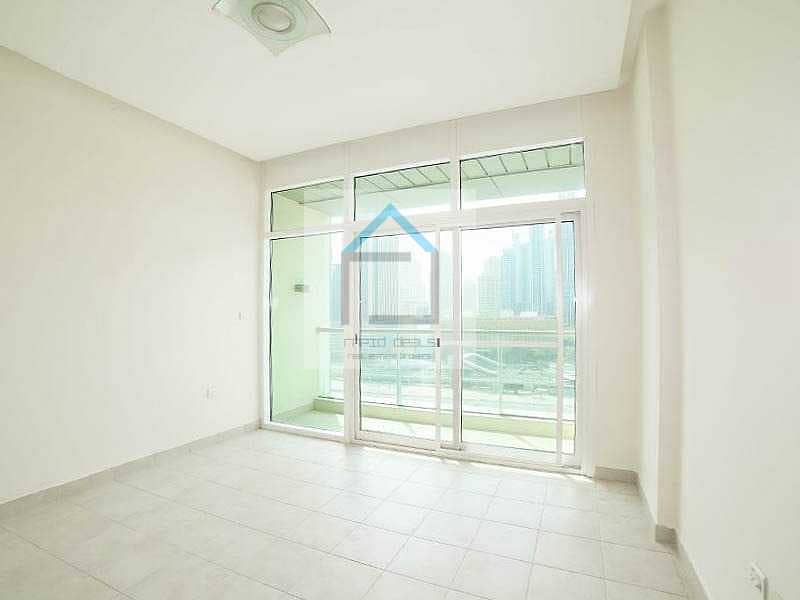 12 Well maintained 1BR facing SZR @ Madina Tower