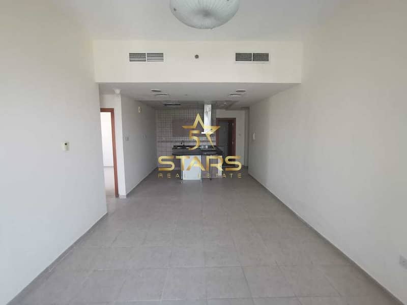 Vacant Ready to Move in I High End I Best Location Vacant Ready to Move in I High End I Best Location