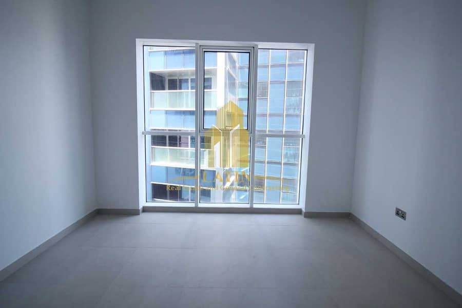 8 Sea View ! 2Bed+M+Laundry with Balcony