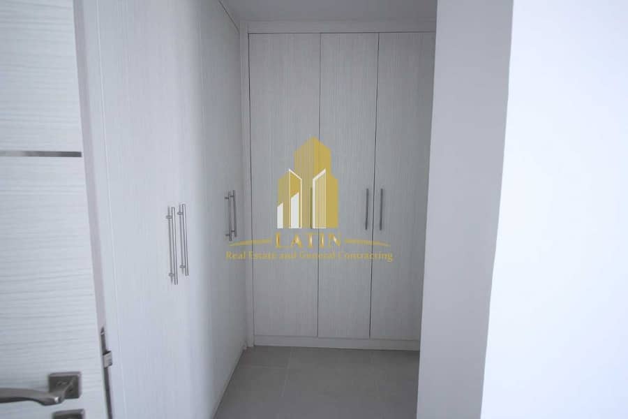 9 Sea View ! 2Bed+M+Laundry with Balcony