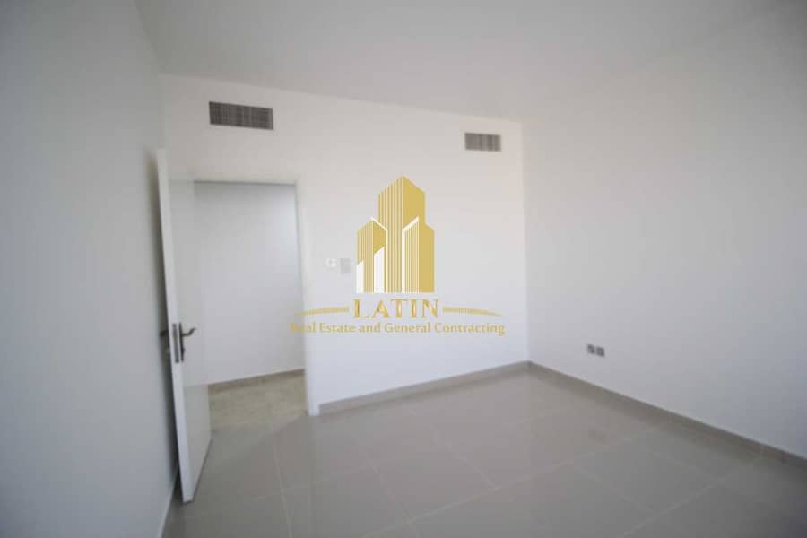 6 NO COMMISSION!  1MONTH FREE !Three Bedroom Apartment with Maids room & Balcony in Al Falah Street for 65K ONLY!