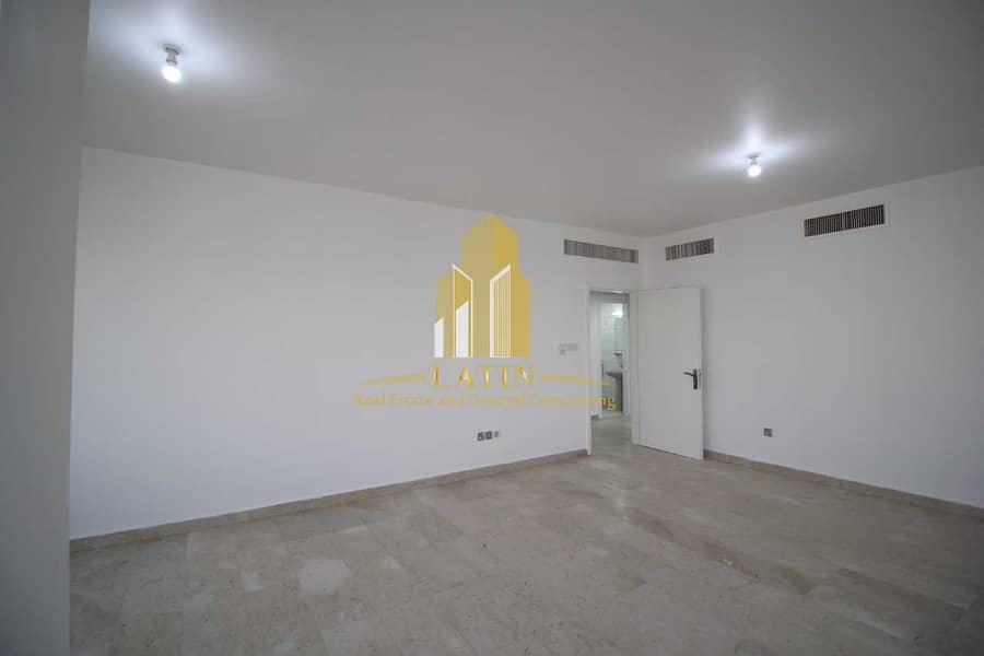 20 NO COMMISSION!  1MONTH FREE !Three Bedroom Apartment with Maids room & Balcony in Al Falah Street for 65K ONLY!