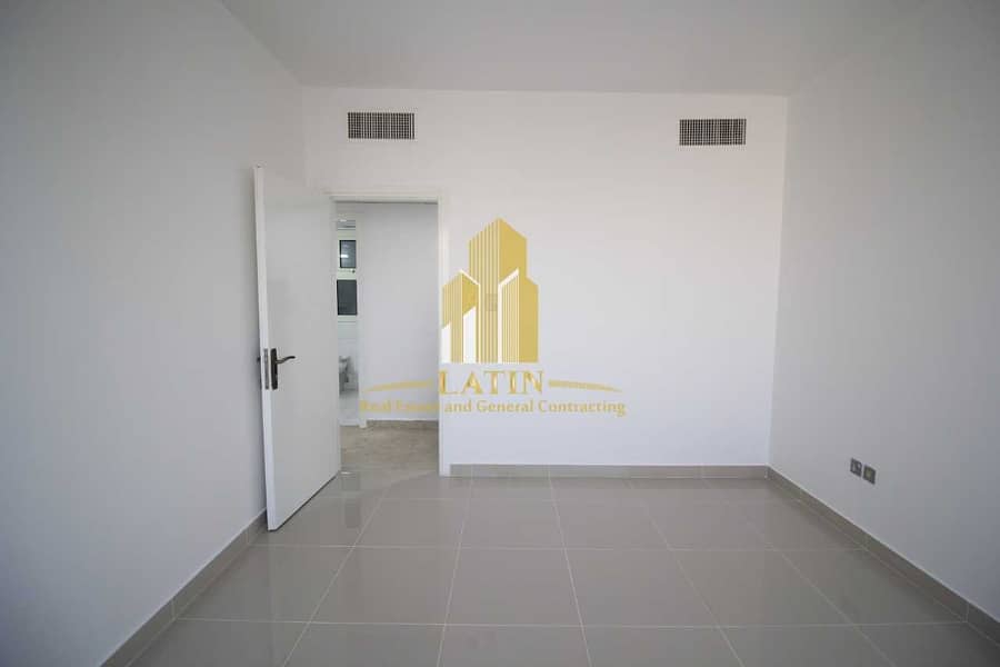 27 NO COMMISSION!  1MONTH FREE !Three Bedroom Apartment with Maids room & Balcony in Al Falah Street for 65K ONLY!