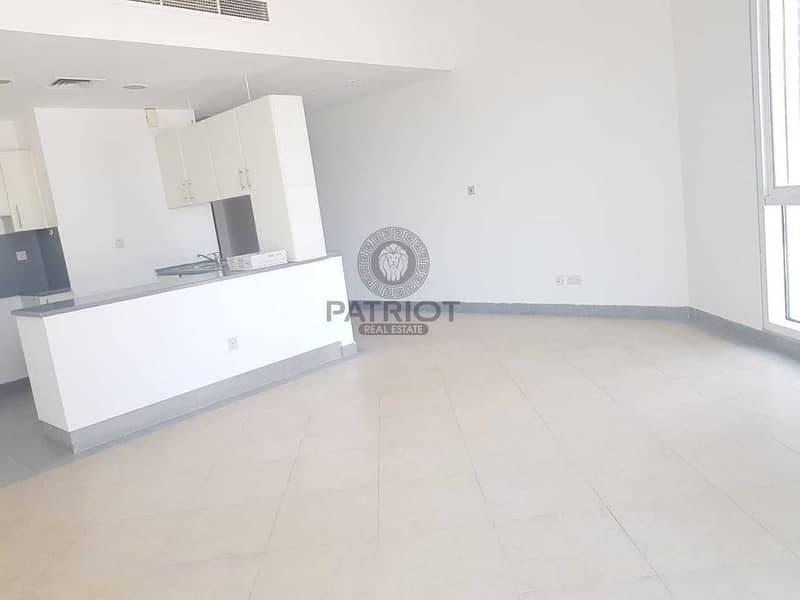 Chiller Free Studio / Front Of Metro / Vacant / Open View / Bright Chiller Free Studio / Front Of Metro / Vacant / Open View / Bright