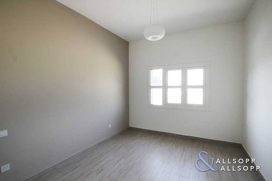 10 2 Beds | Upgraded Flooring | Available Now