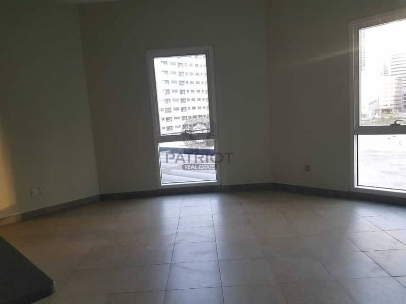 Chiller Free Studio / Front Of Metro / Vacant / Open View / Bright Chiller Free Studio / Front Of Metro / Vacant / Open View / Bright
