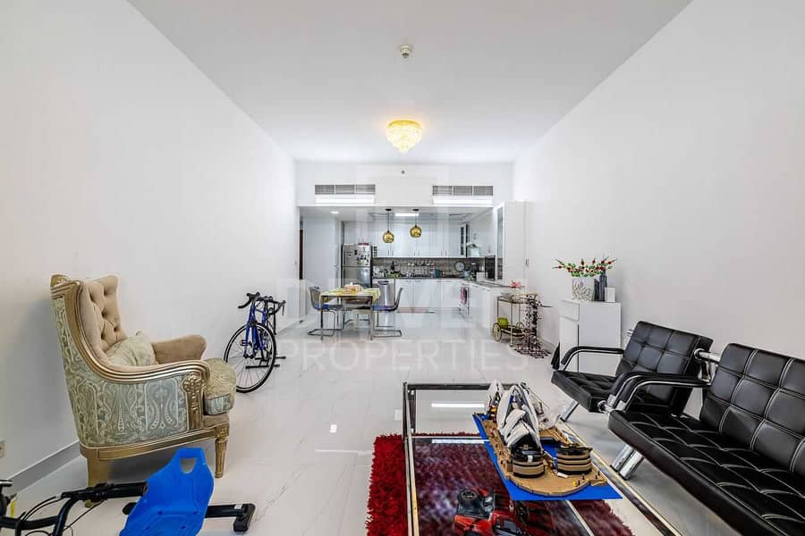 Fully Upgraded and Spacious with Terrace Fully Upgraded and Spacious with Terrace