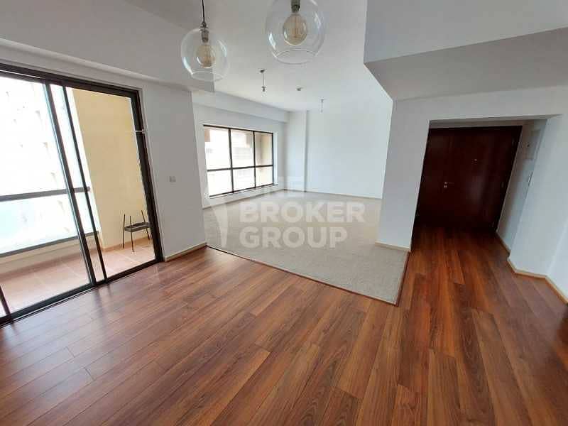 2 Sea View | Upgraded flooring | Vacant