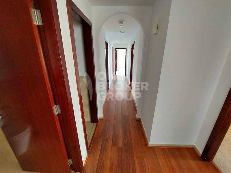 6 Sea View | Upgraded flooring | Vacant