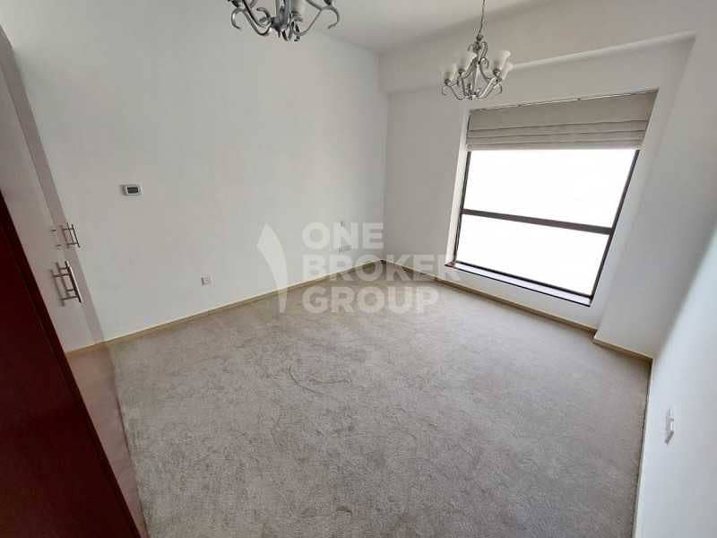 10 Sea View | Upgraded flooring | Vacant